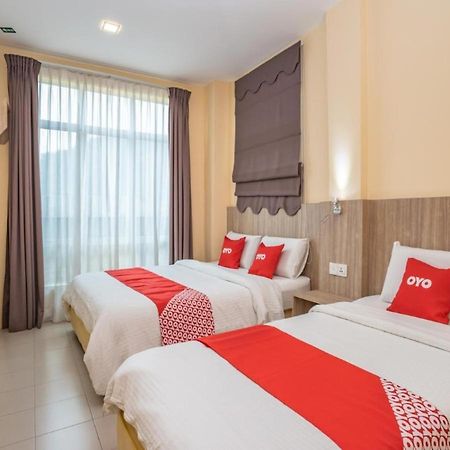 Hotel The Island Pekan Pangkor Bagian luar foto