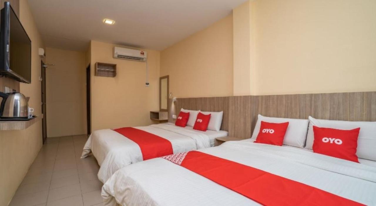 Hotel The Island Pekan Pangkor Bagian luar foto
