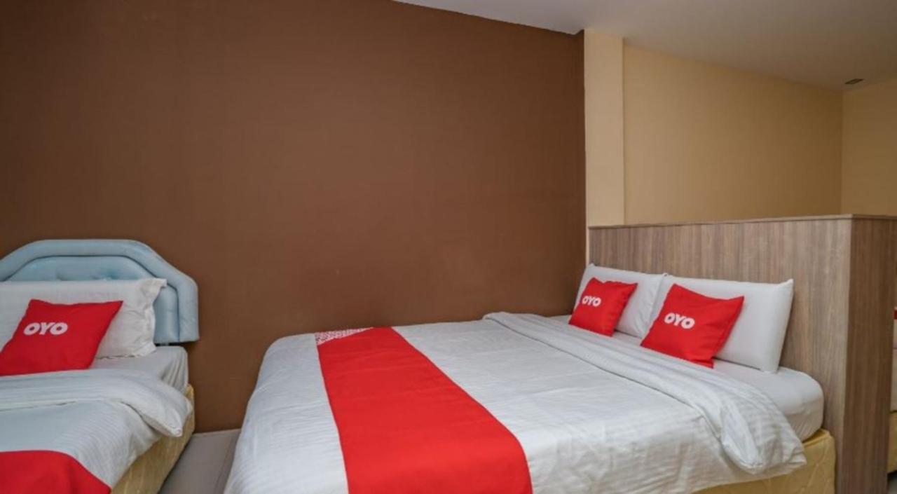Hotel The Island Pekan Pangkor Bagian luar foto