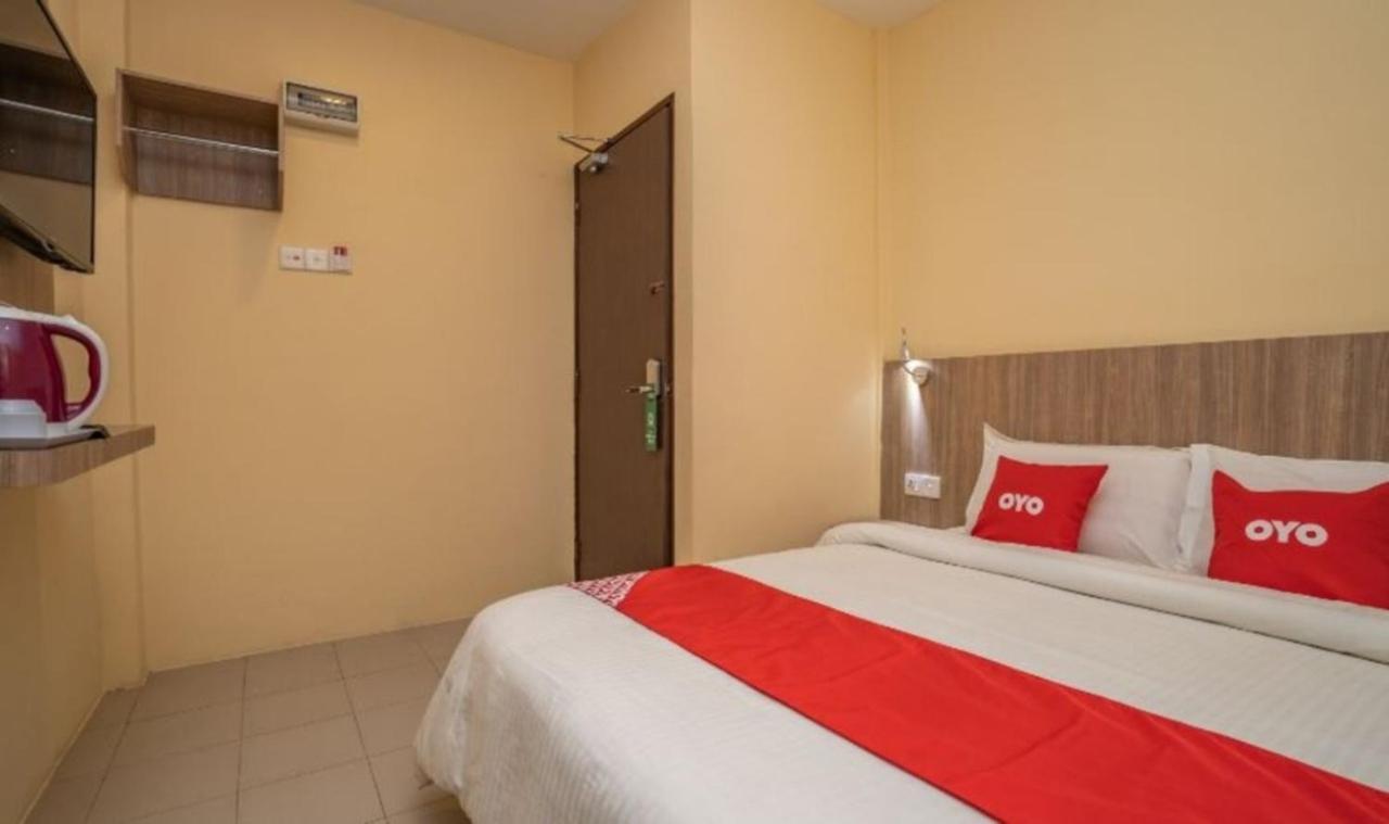 Hotel The Island Pekan Pangkor Bagian luar foto