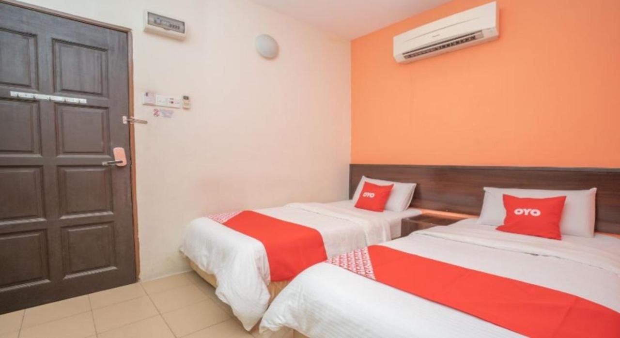 Hotel The Island Pekan Pangkor Bagian luar foto
