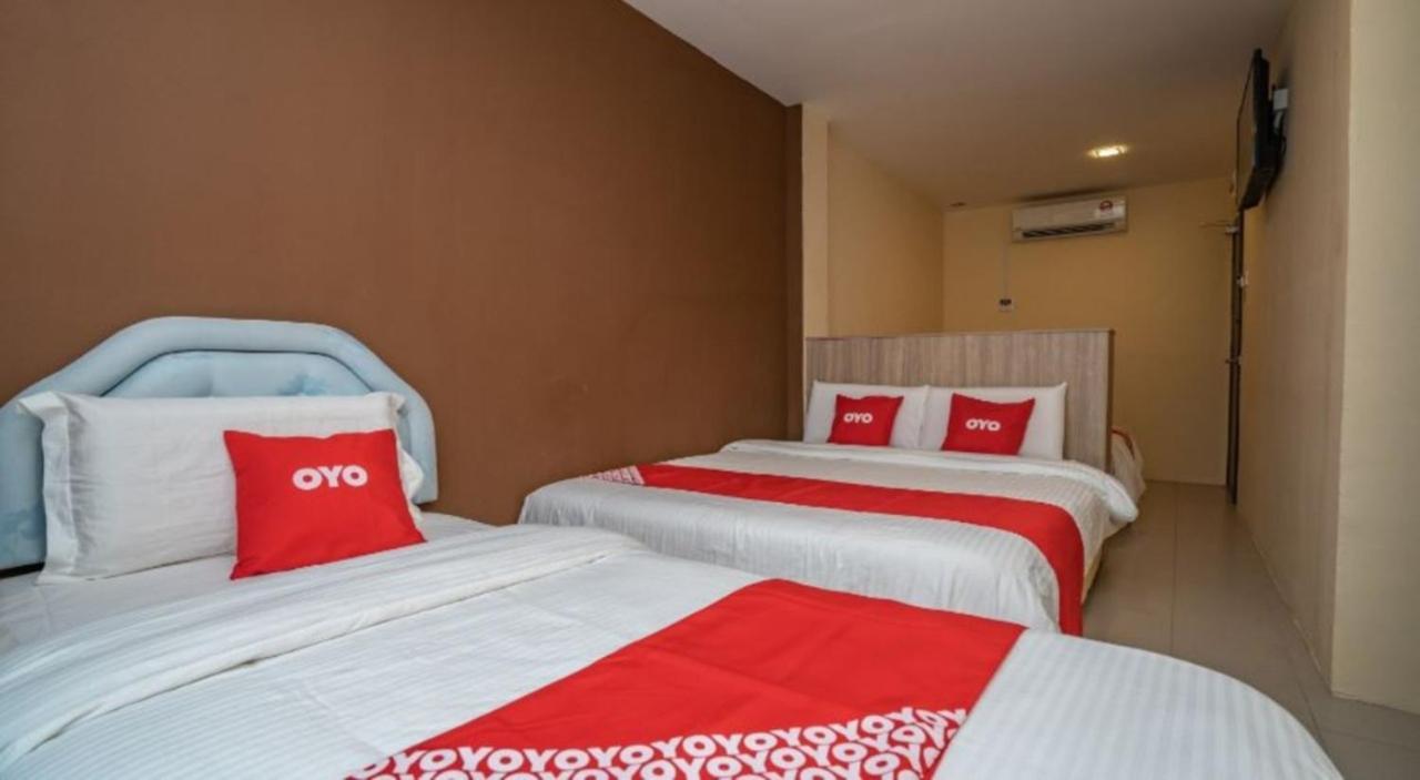 Hotel The Island Pekan Pangkor Bagian luar foto