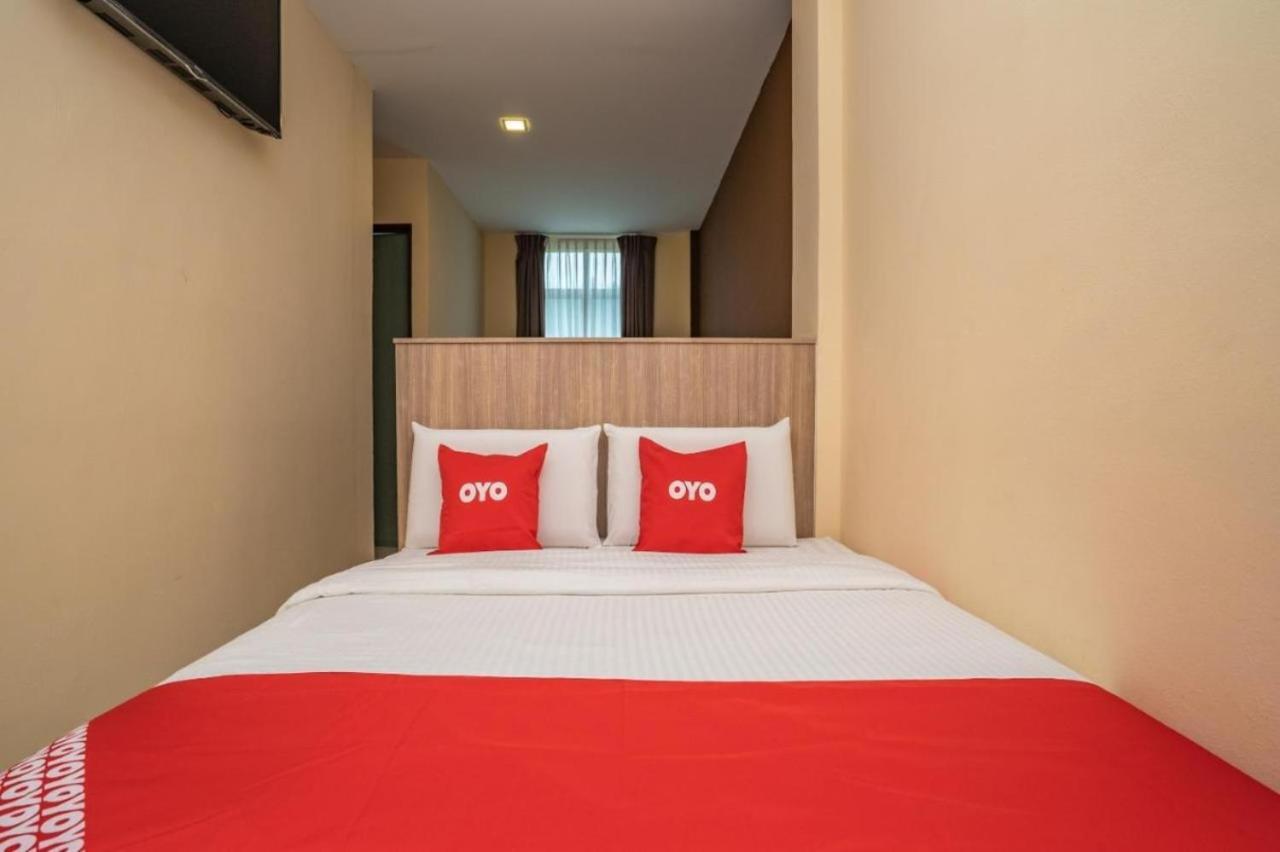 Hotel The Island Pekan Pangkor Bagian luar foto