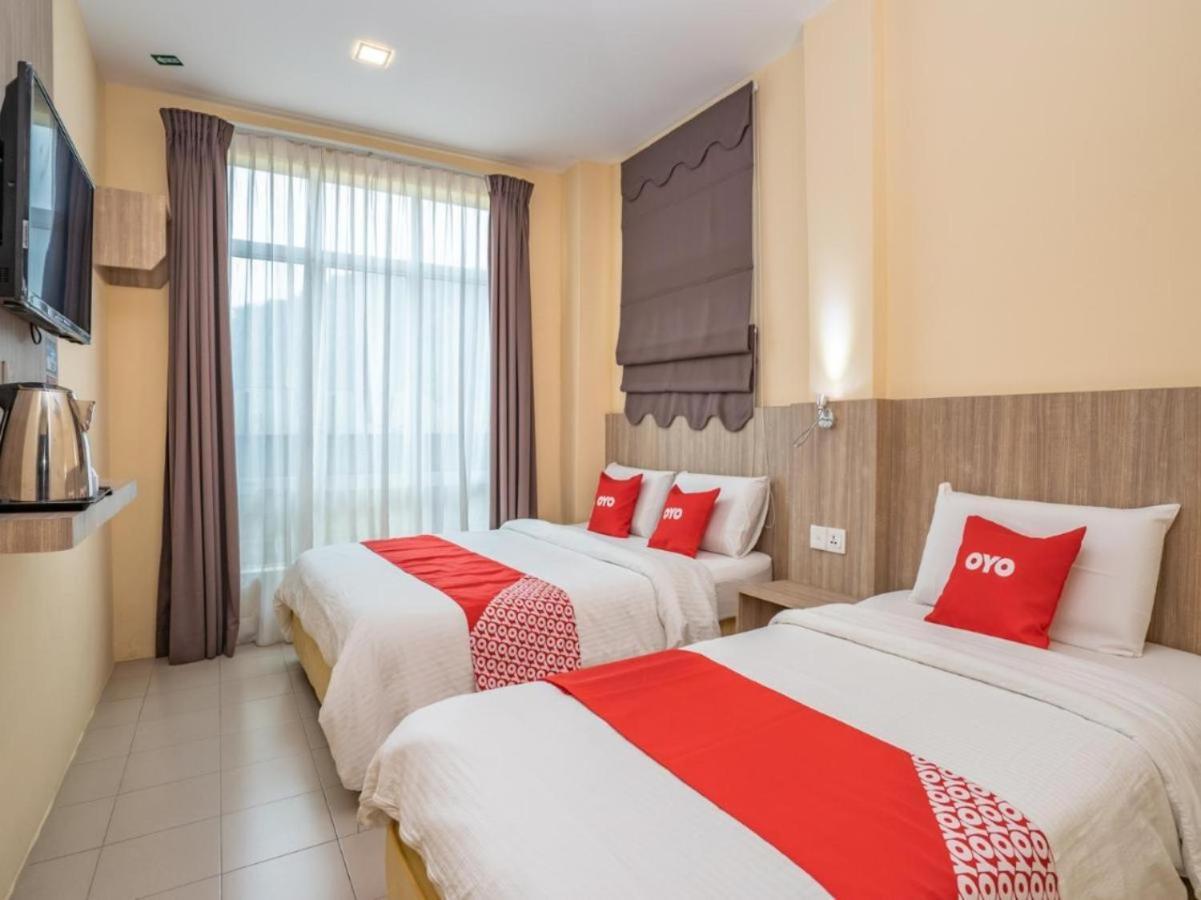 Hotel The Island Pekan Pangkor Bagian luar foto