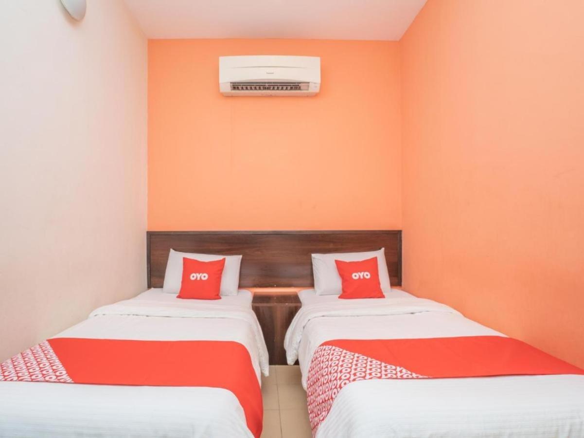 Hotel The Island Pekan Pangkor Bagian luar foto