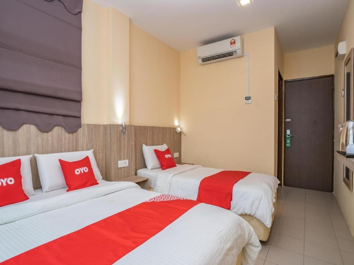 Hotel The Island Pekan Pangkor Bagian luar foto