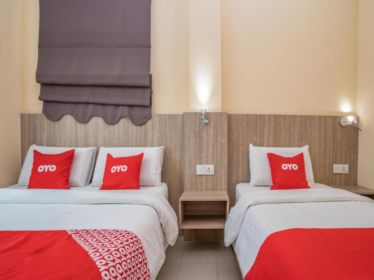 Hotel The Island Pekan Pangkor Bagian luar foto