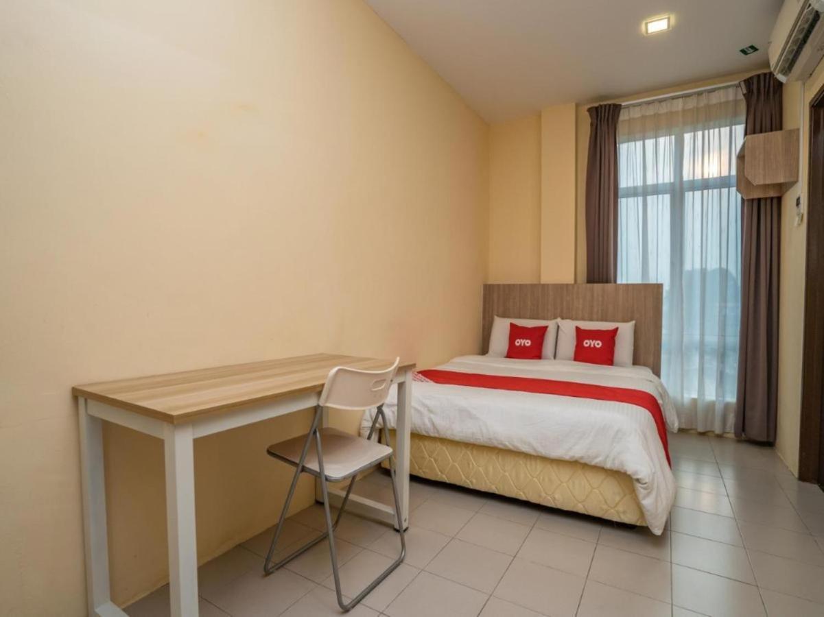 Hotel The Island Pekan Pangkor Bagian luar foto
