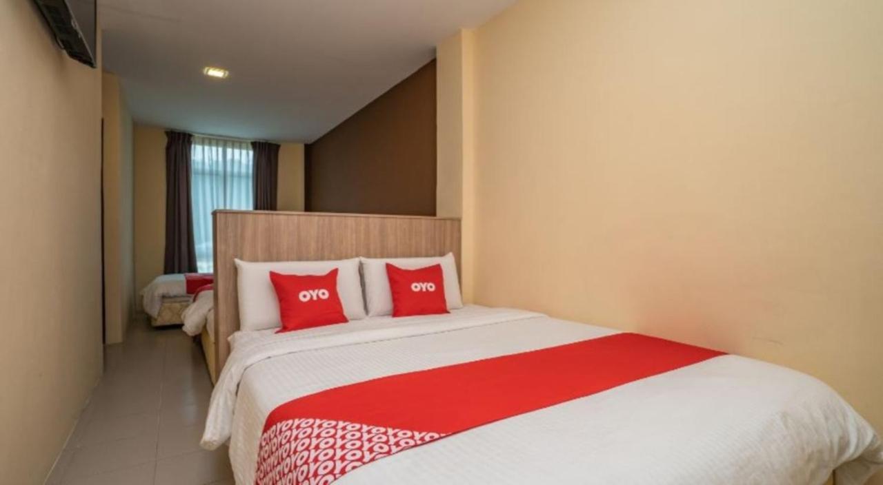 Hotel The Island Pekan Pangkor Bagian luar foto