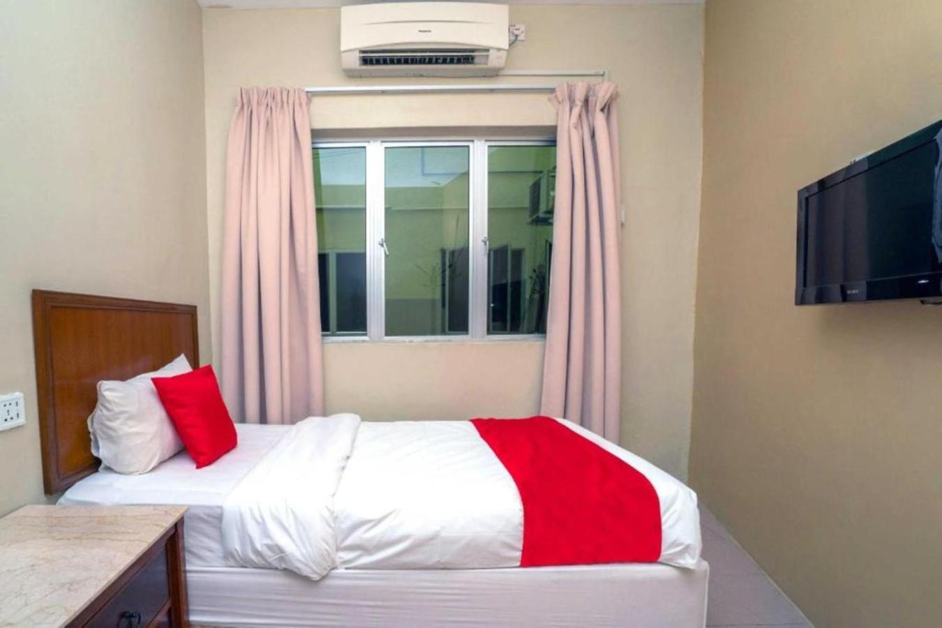 Hotel The Island Pekan Pangkor Bagian luar foto