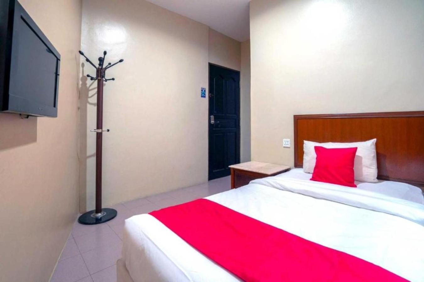 Hotel The Island Pekan Pangkor Bagian luar foto